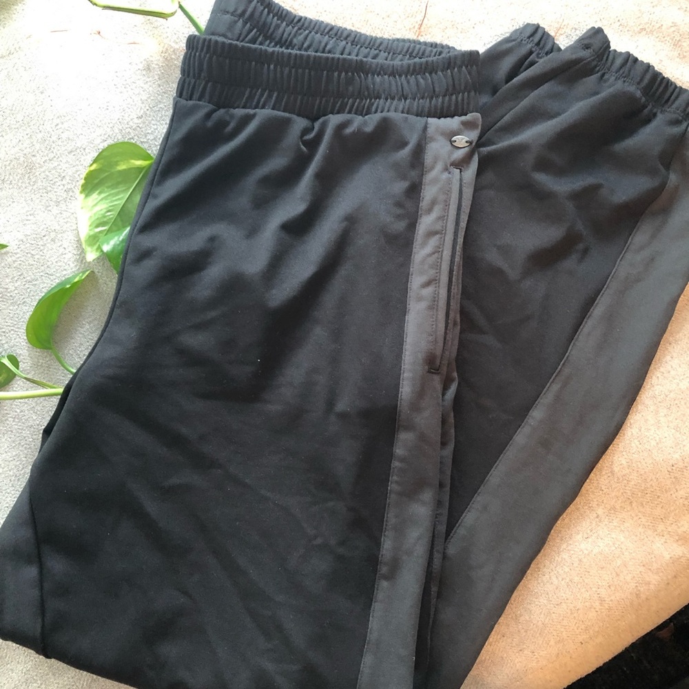 Super Cute and Comfy AE Joggers with Gray Stripe